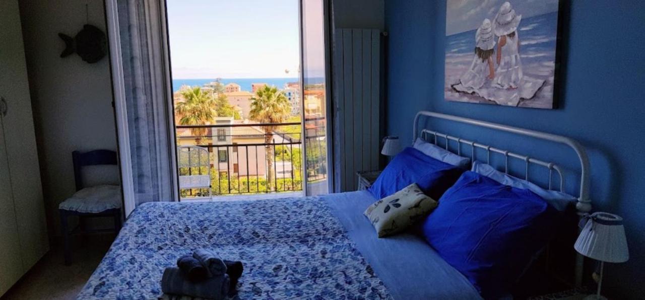 Very Cosy House With Fabulous Sea View! Пьетра-Лигуре Экстерьер фото