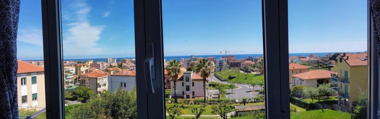Very Cosy House With Fabulous Sea View! Пьетра-Лигуре Экстерьер фото